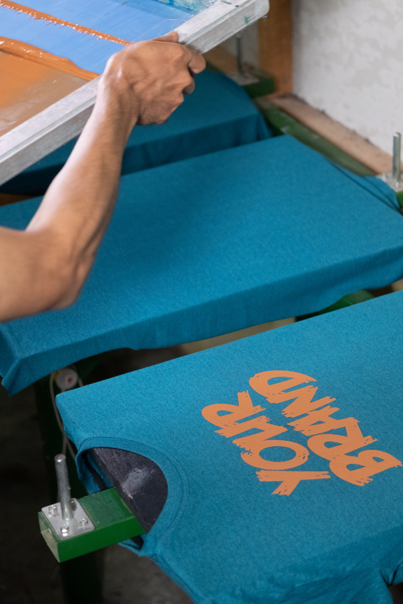 8 Ways to Embellish T-shirts